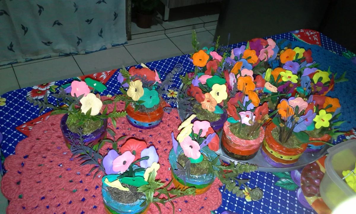 Vazinhos de flores em EVA