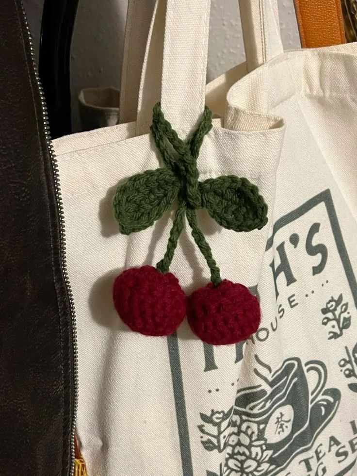 Chaveiro de Crochê Cerejinha (imagens ilustrativas)
