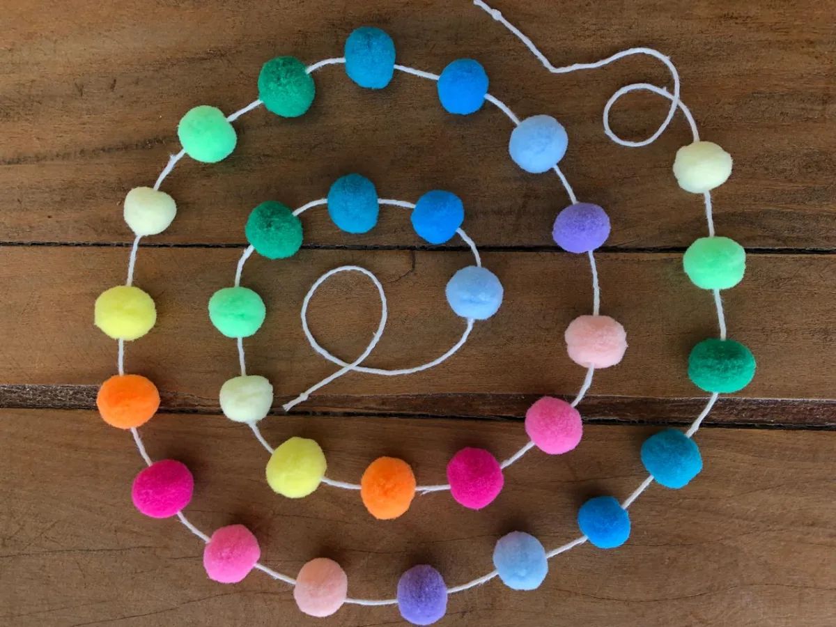 Varal pompons - pompons 2cm